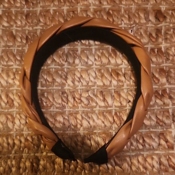 Tan and Black Hair Accessory Set for Stylish Looks - Picture 3 of 7